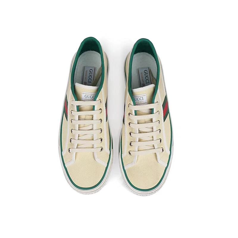 Cremefarbene Sneaker