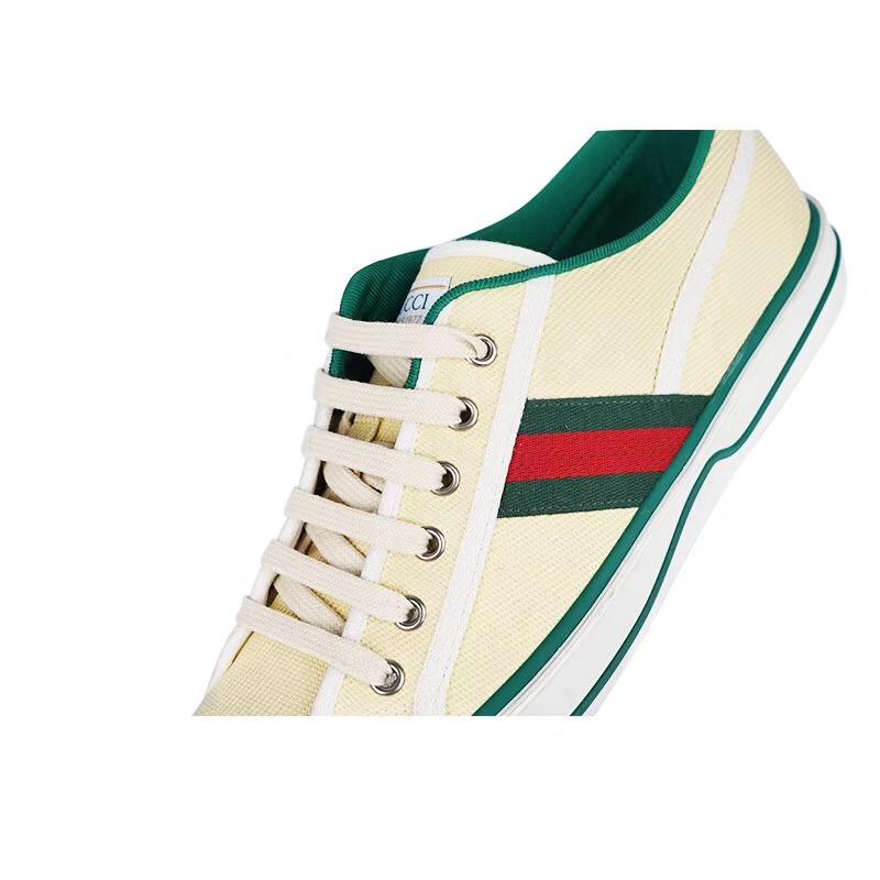 Cremefarbene Sneaker