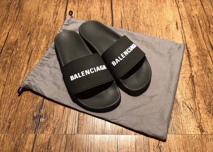 Chanclas negras de goma - FashionHype.xyz