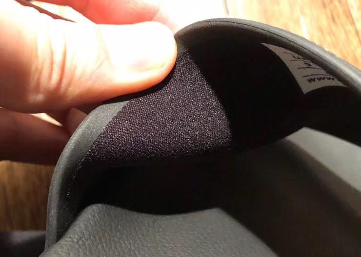 Chanclas negras de goma - FashionHype.xyz