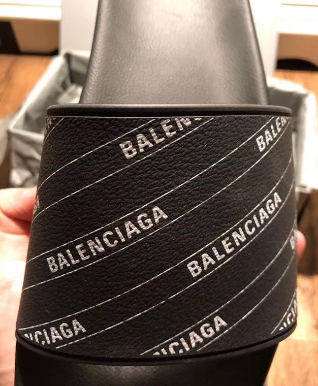 Chanclas negras de goma - FashionHype.xyz
