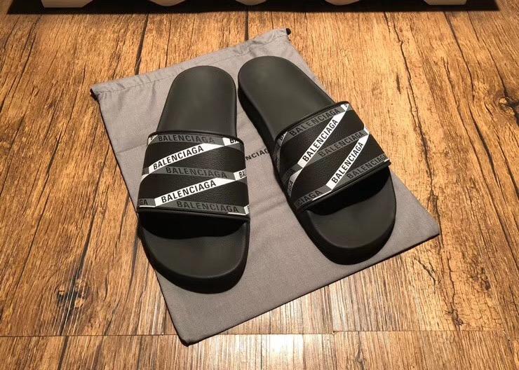 Chanclas negras de goma - FashionHype.xyz
