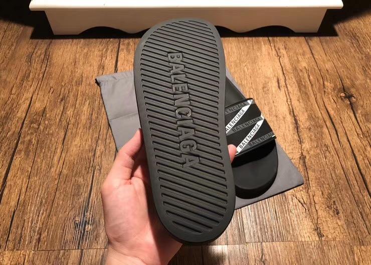 Chanclas negras de goma - FashionHype.xyz