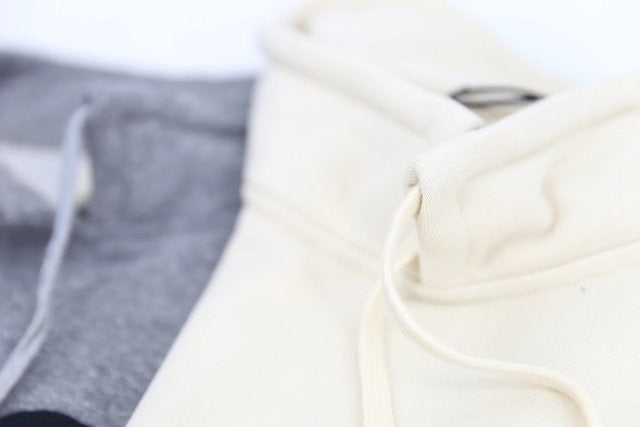 سترة بغطاء للرأس