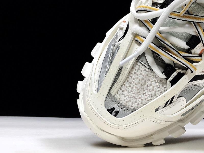 حذاء رياضي أبيض/برتقالي