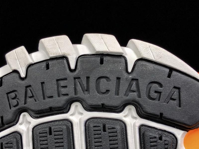 حذاء رياضي أبيض/برتقالي