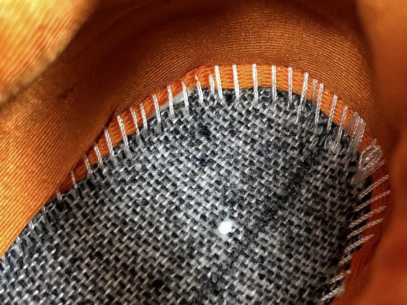 حذاء رياضي أبيض/برتقالي