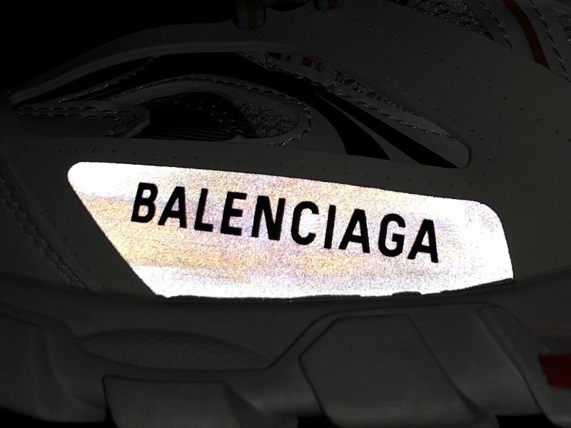 حذاء رياضي أبيض/برتقالي