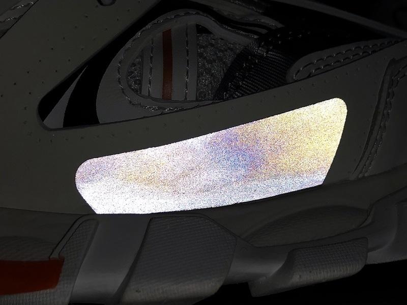 حذاء رياضي أبيض/برتقالي