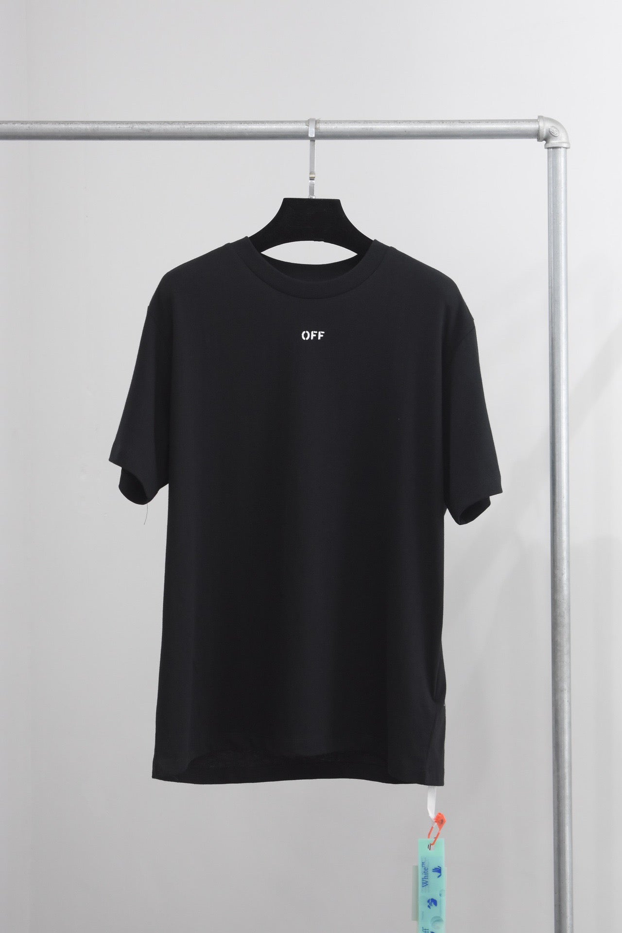 تي شيرت بأكمام قصيرة