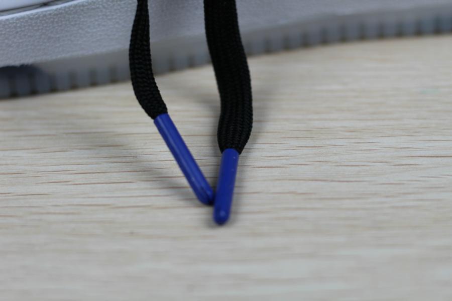 Schwarze Sneaker mit PlayStation-Dekor