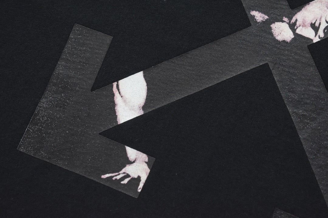 تي شيرت بأكمام قصيرة