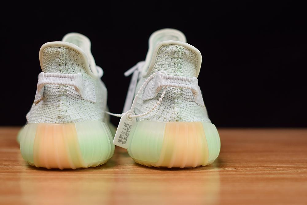 أحذية رياضية من القماش ذات نعل صلب