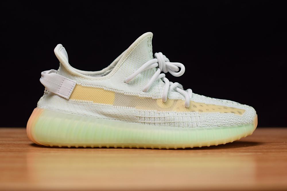 أحذية رياضية من القماش ذات نعل صلب