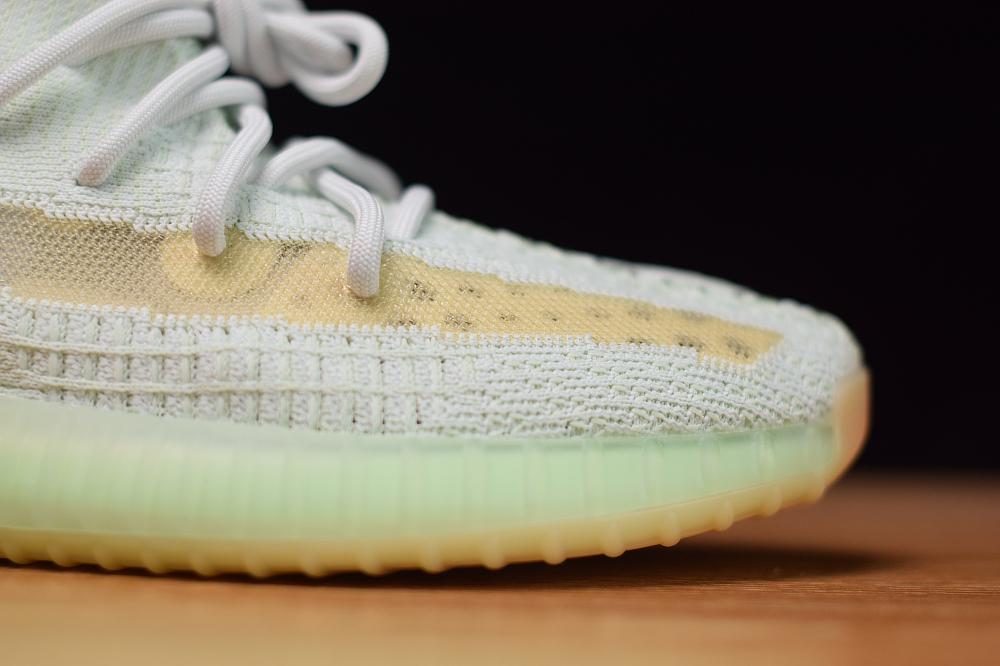 أحذية رياضية من القماش ذات نعل صلب