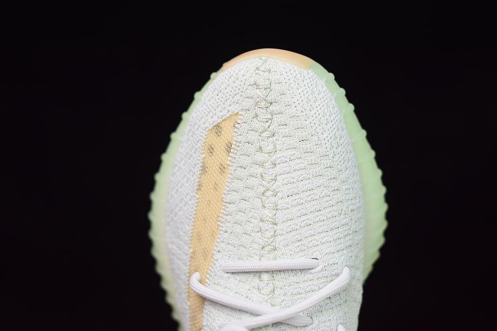 أحذية رياضية من القماش ذات نعل صلب