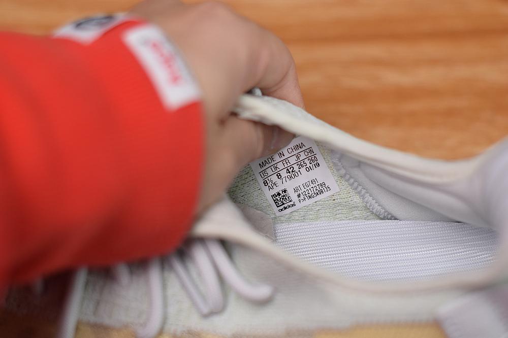 أحذية رياضية من القماش ذات نعل صلب