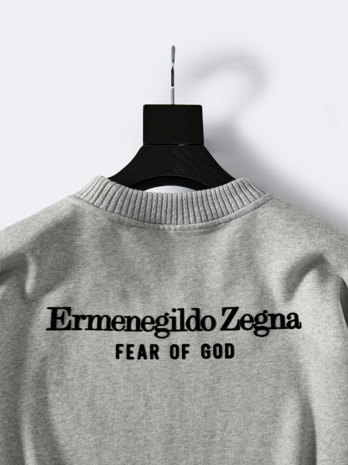 سترة بغطاء للرأس