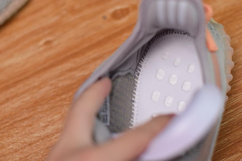 أحذية رياضية من القماش ذات نعل صلب