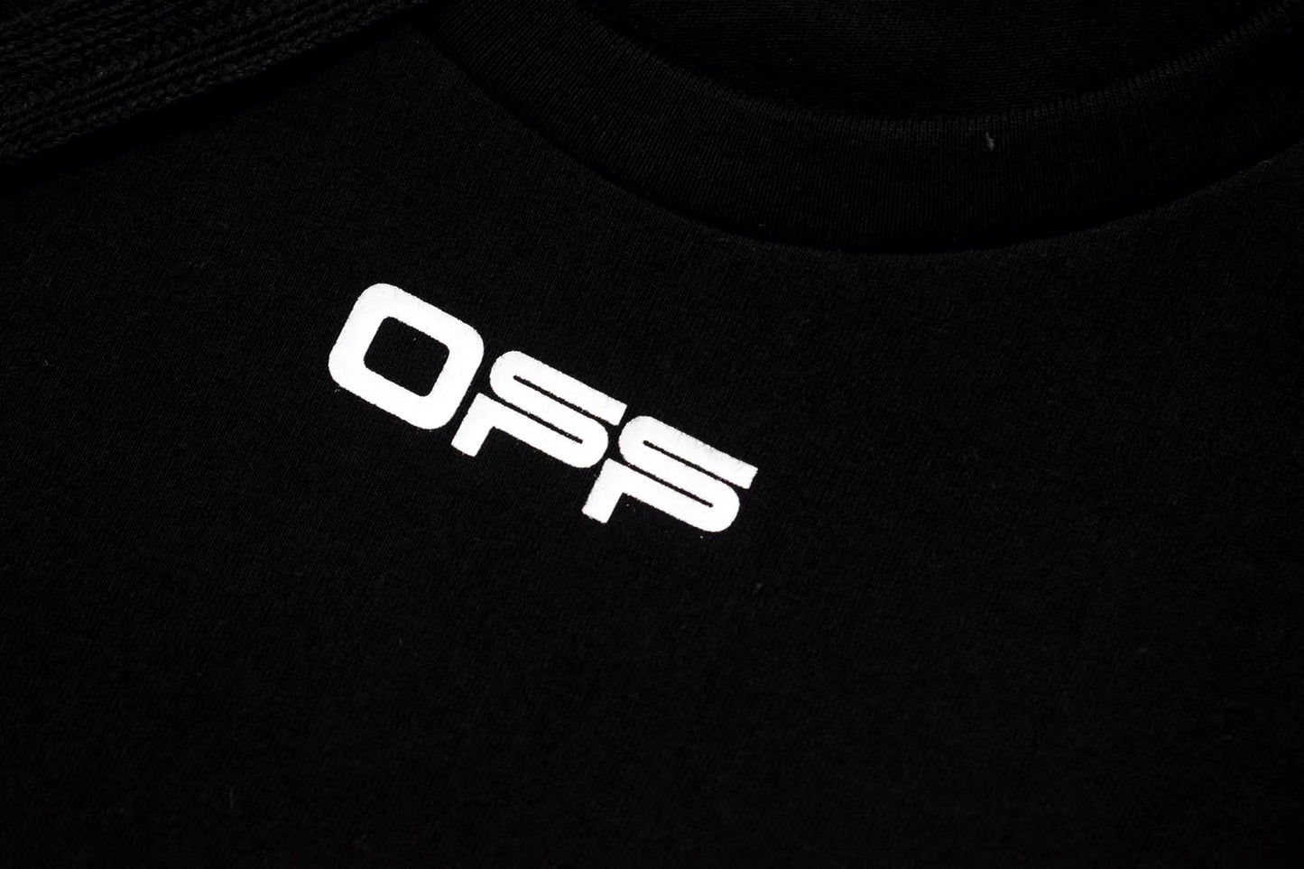 تي شيرت بأكمام قصيرة