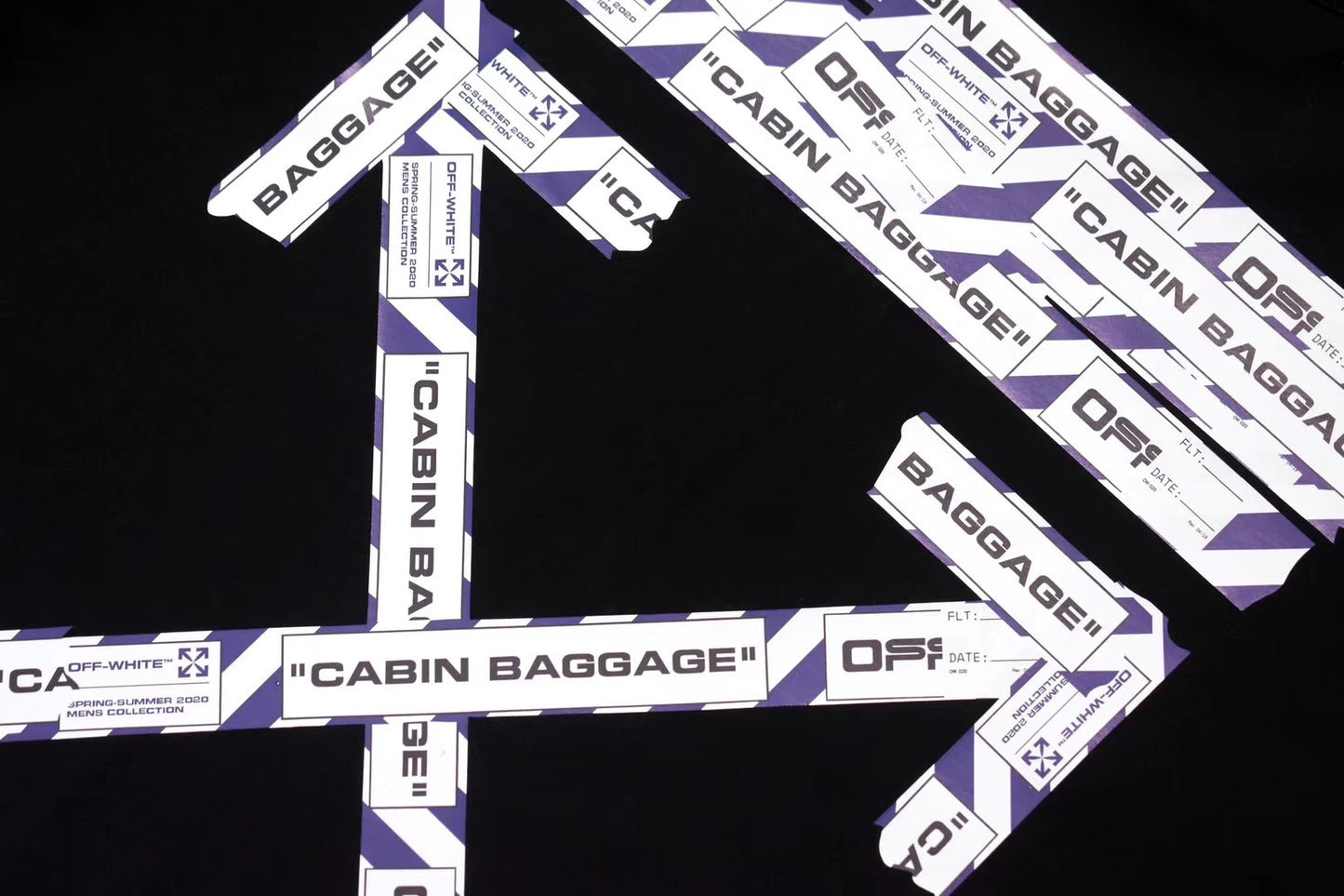 تي شيرت بأكمام قصيرة