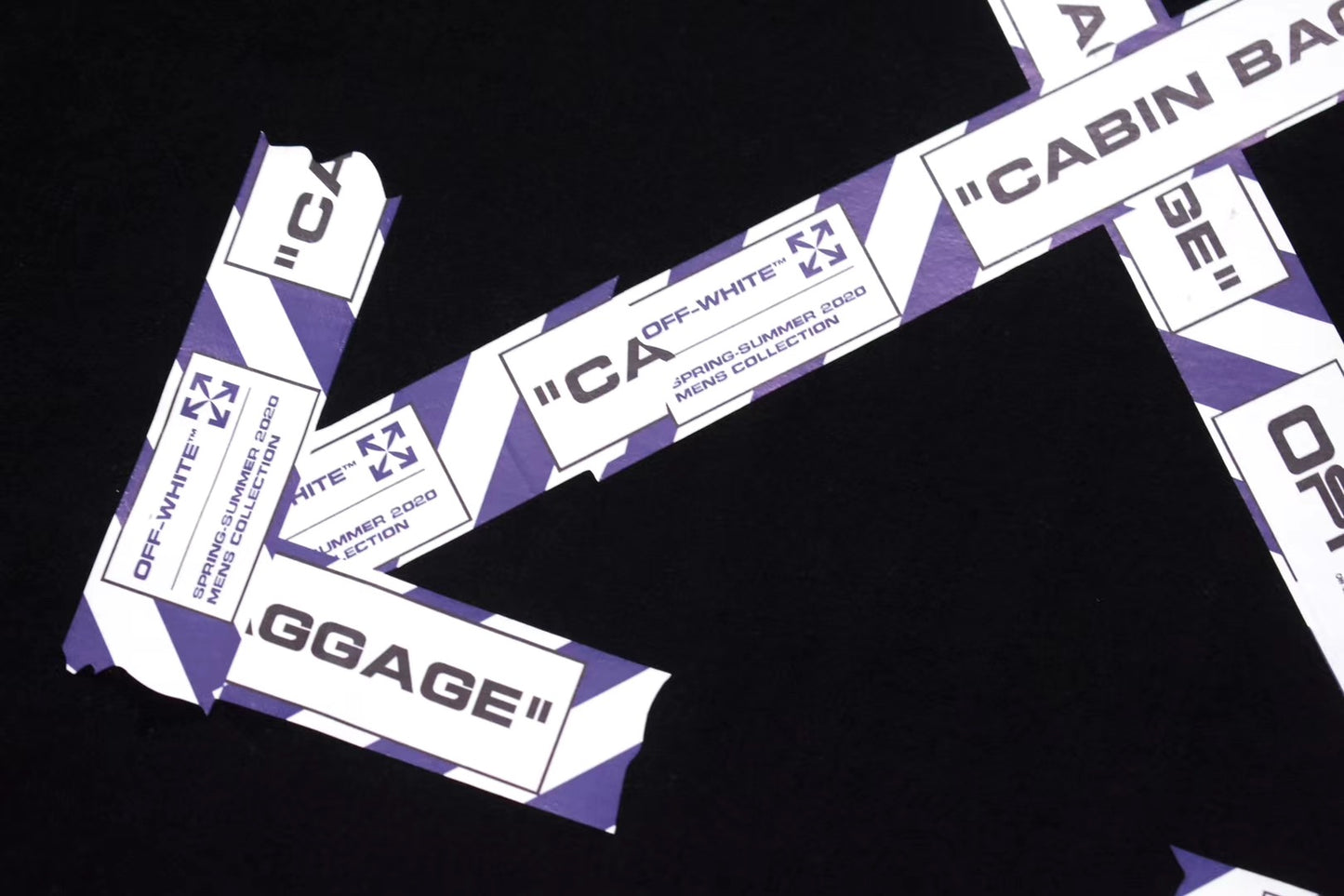 تي شيرت بأكمام قصيرة