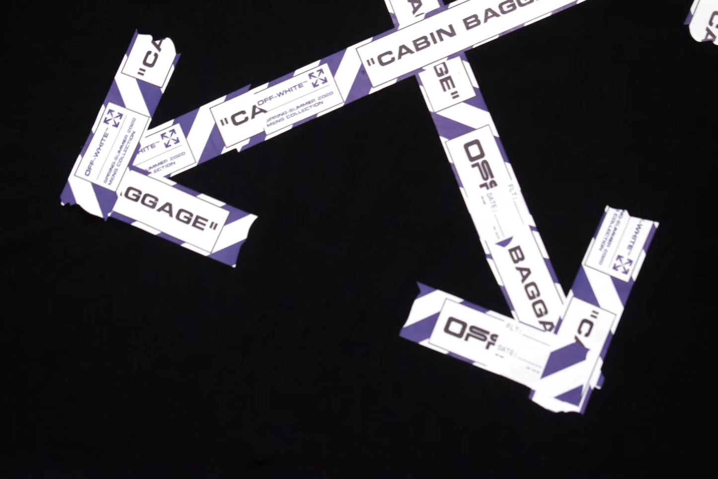 تي شيرت بأكمام قصيرة