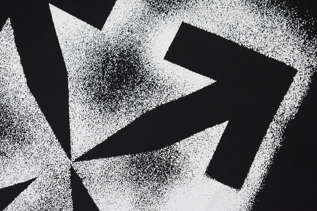 تي شيرت بأكمام قصيرة