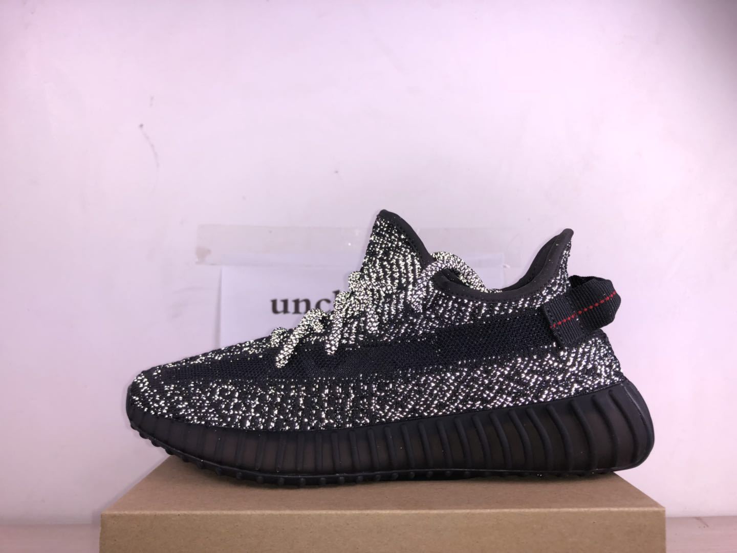 حذاء Yeezy 350 V2 عاكس ثابت