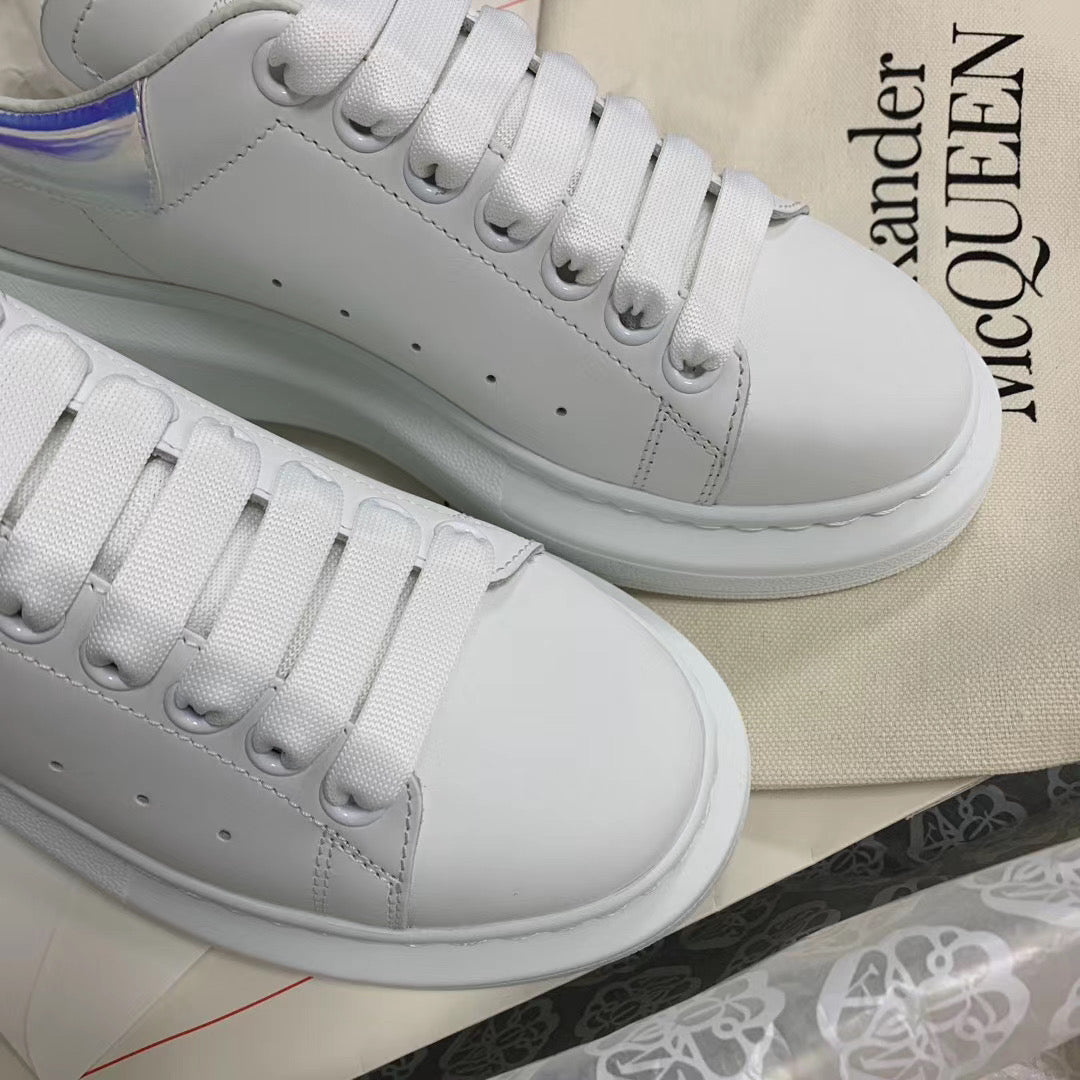 أحذية رياضية