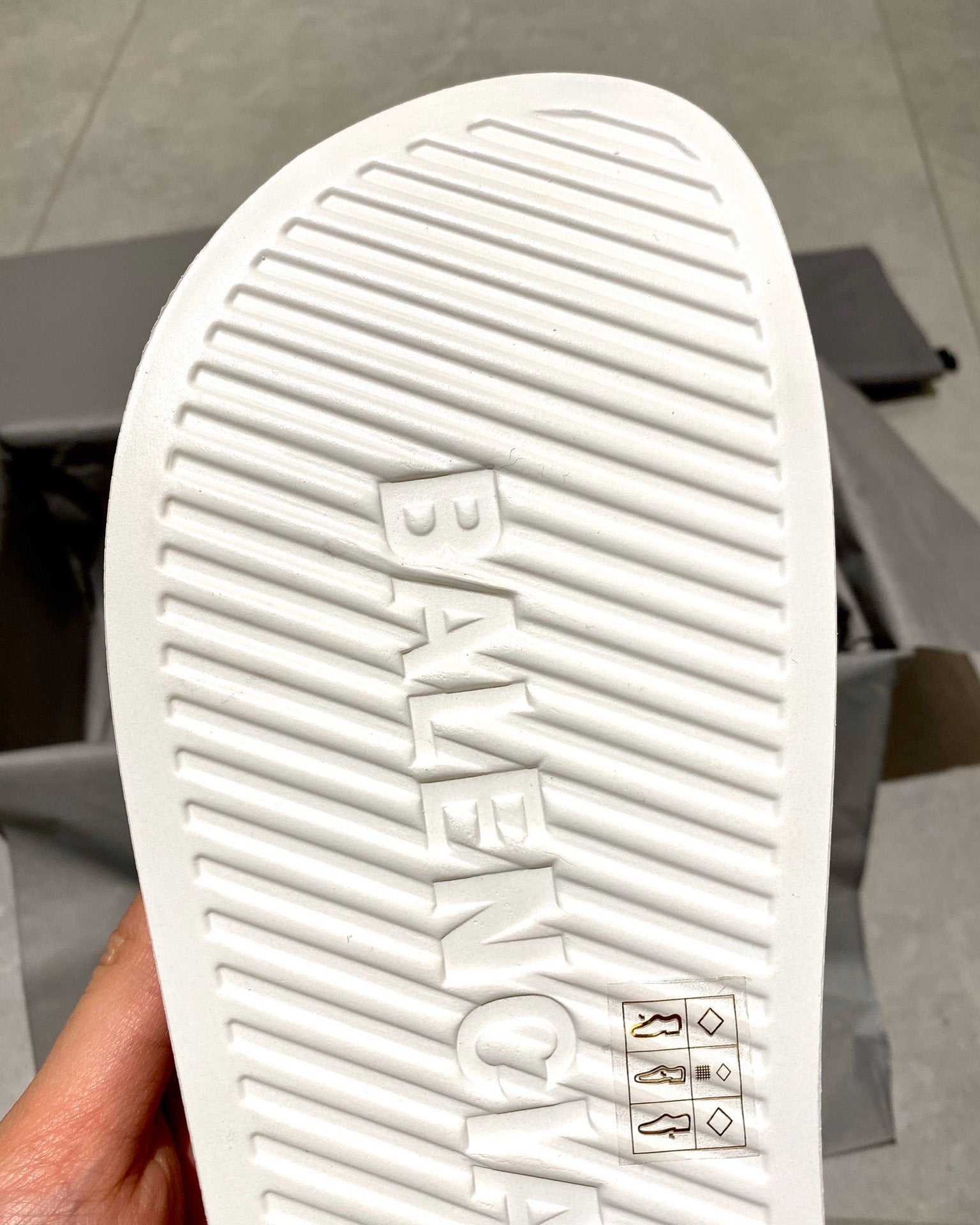 Chanclas blancas - FashionHype.xyz