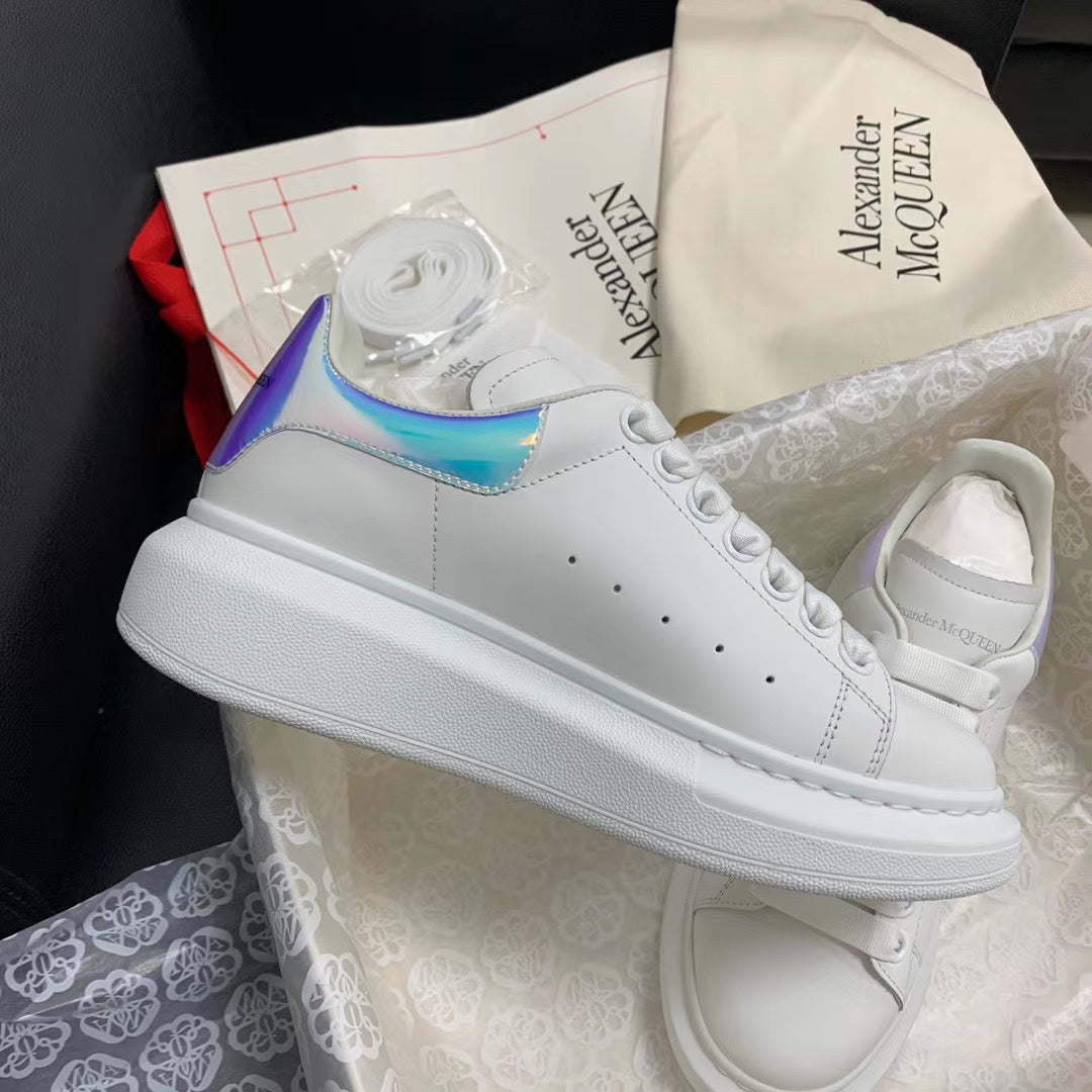 أحذية رياضية