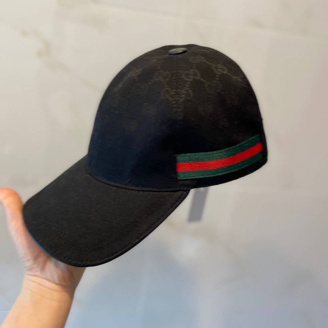 Gorra negra - FashionHype.xyz