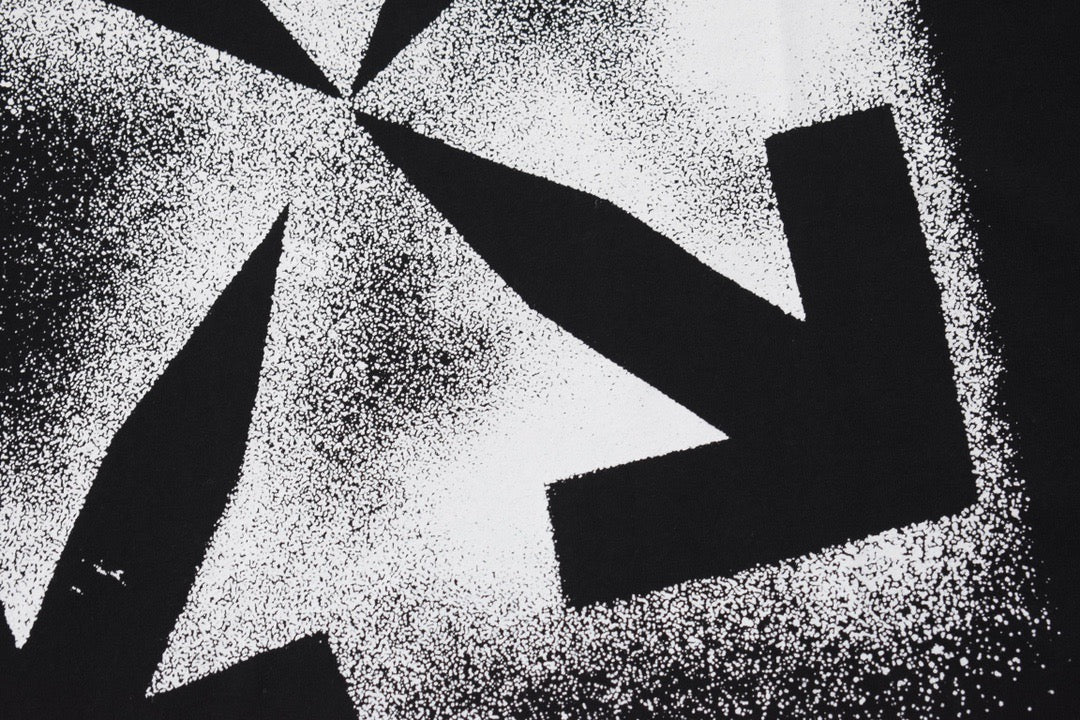 تي شيرت بأكمام قصيرة