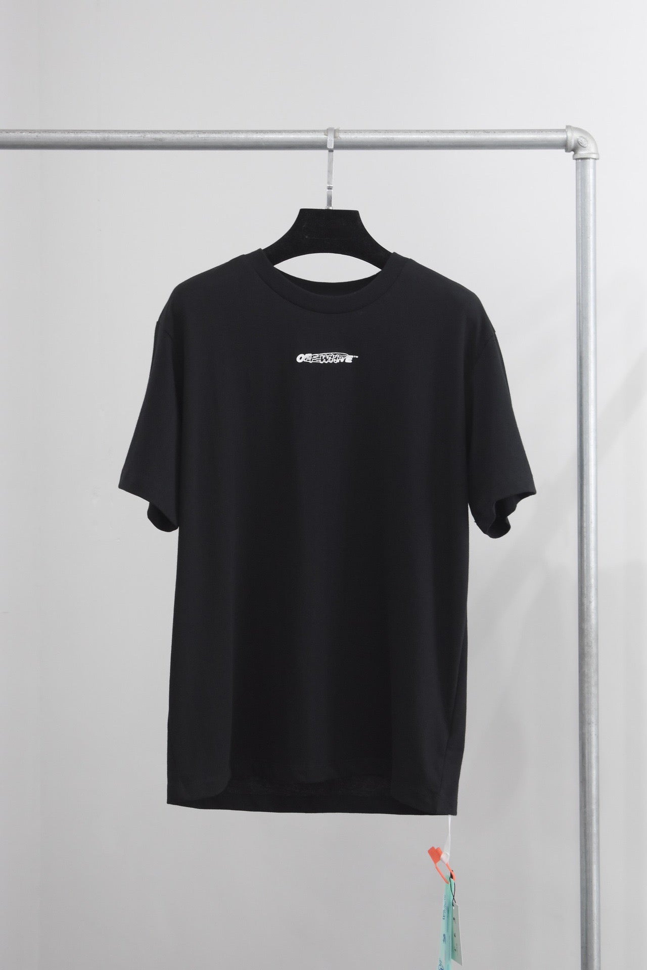 تي شيرت بأكمام قصيرة