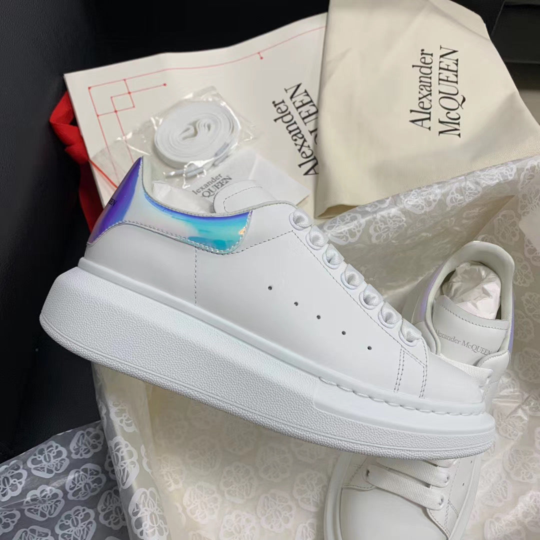 أحذية رياضية