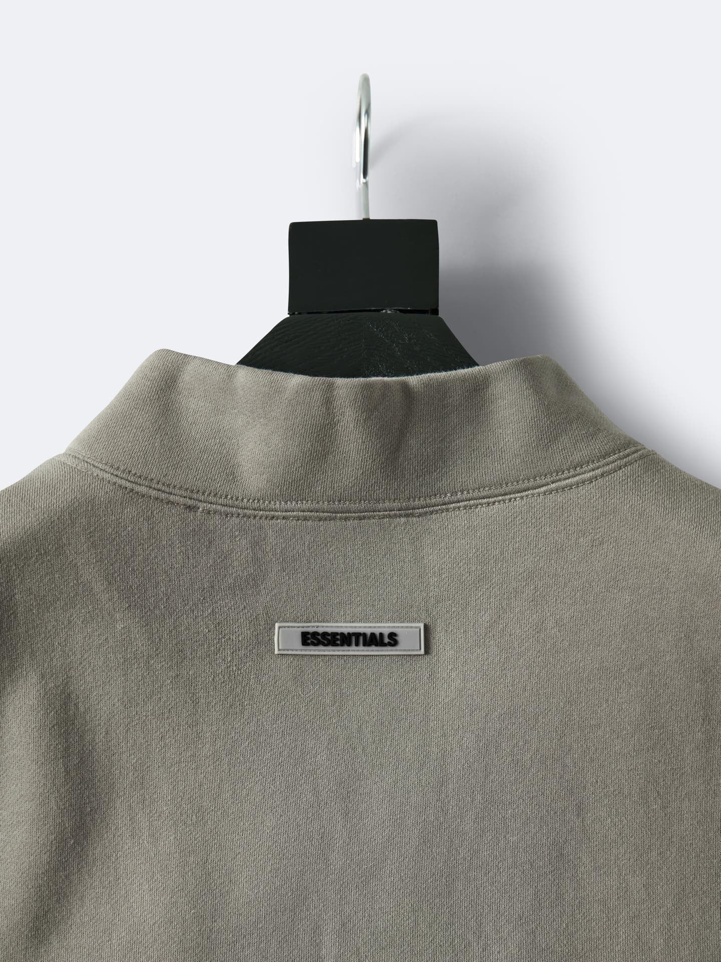 سترة بغطاء للرأس